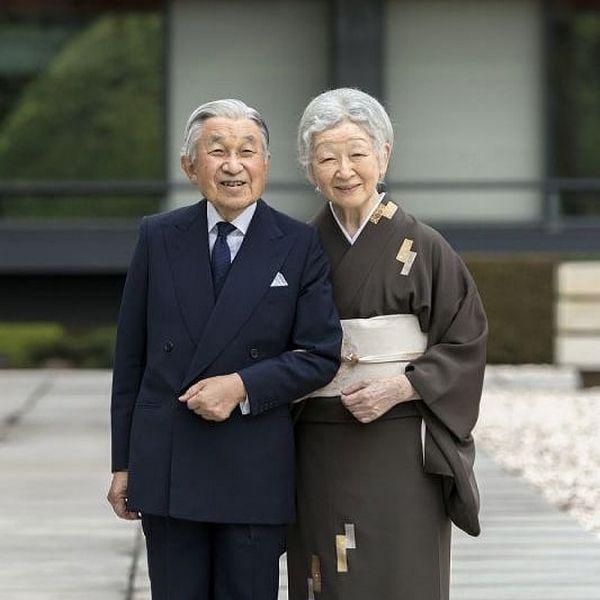 Акихито 125-й Император Японии с супругой