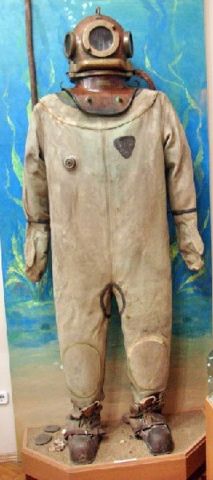 Глубоководный водолазный костюм