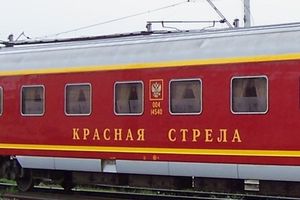 Экспресс поезд «Красная стрела».