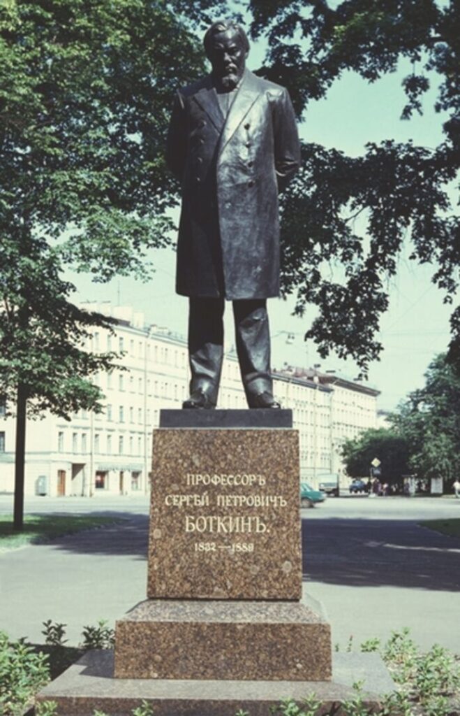 Памятник Боткину в Петербургк
