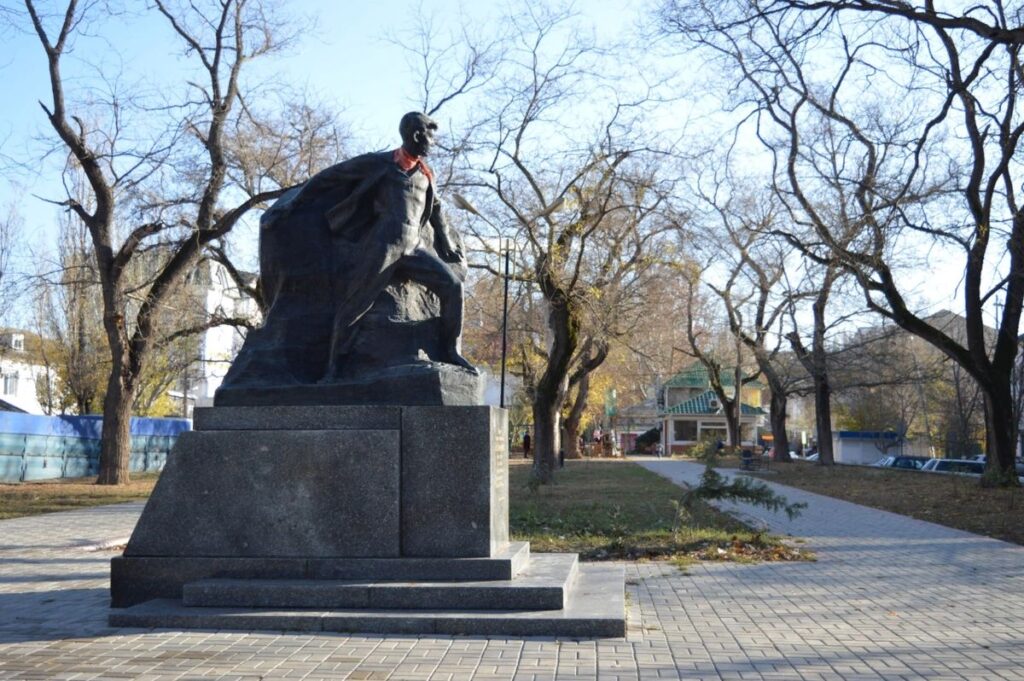 Памятник Вите Коробкову в Феодосии