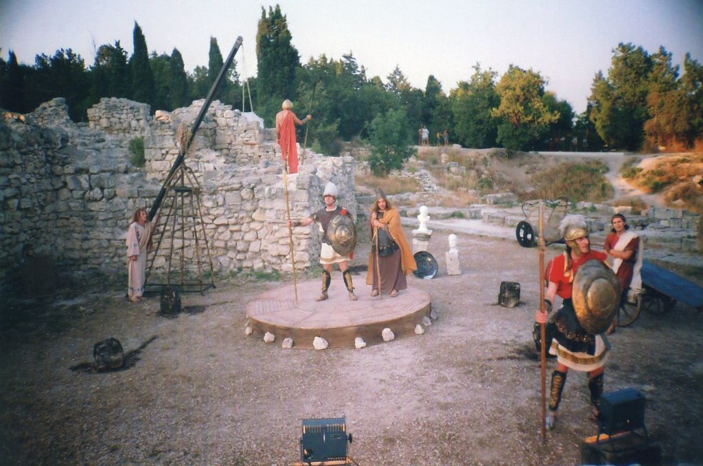 Современный спектакль в античном театре