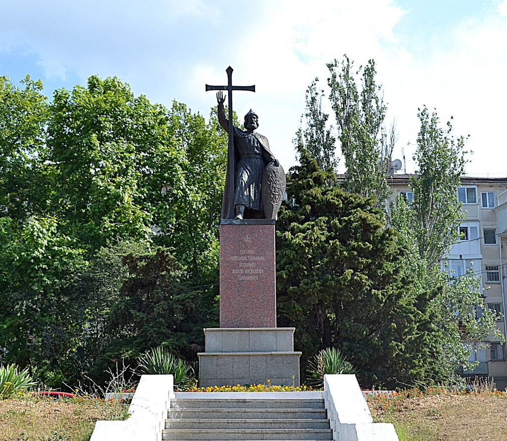 Памятник равноапостольному князю Владимиру