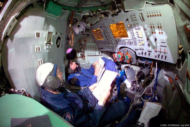 Космонавты изучают системы управления