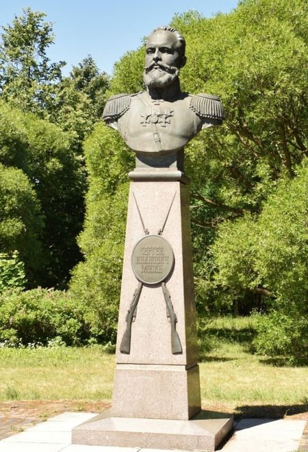 Памятник С. И. Мосину в Сестрорецке