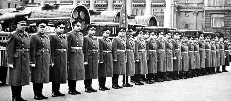 Парадный расчет войск ПРО на одном из ноябрьских военных парадов на Красной площади во времена СССР
