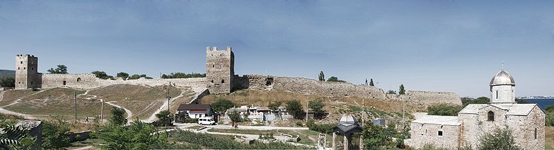 Генуэзская крепость и церковь Иоанна Предтечи (XIV–XV века) в Феодосии.