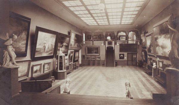 Один из залов галереи Айвазовского.