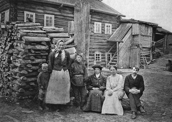 Александр Грин с женой Верой Павловной в деревне Великий Бор под Пинегой.