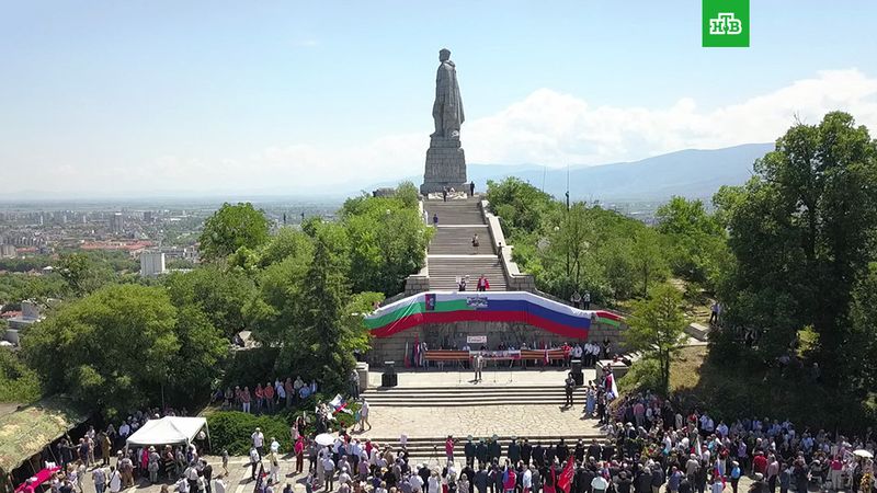 Пловдив, День Победы, памятник «Алёше» 2018 год.