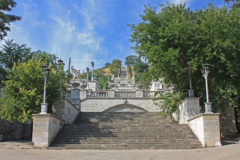 Большая Митридатская лестница.