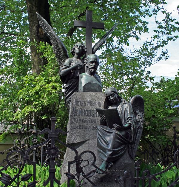 Могила Чайковского в Петербурге, в Александро-Невской лавре.