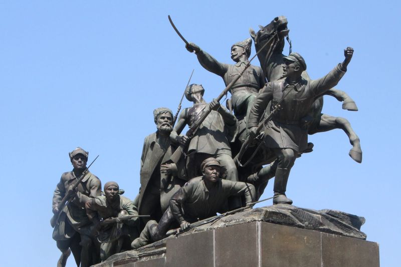 В Самаре Чапаеву поставлен памятник.