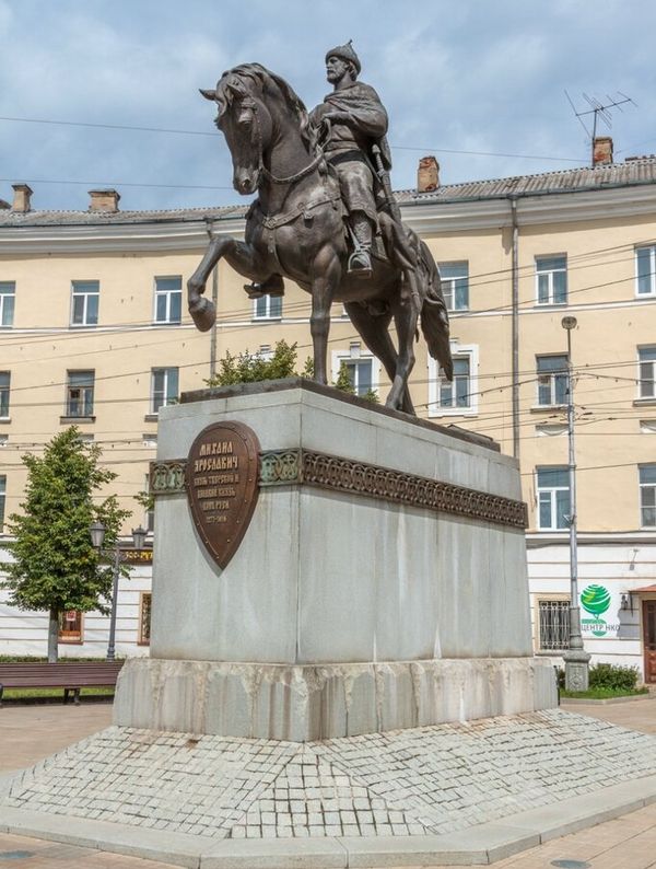 Памятник Великому Тверскому князю Михаилу Ярославичу.