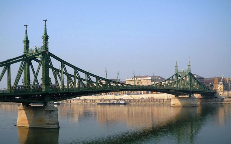 Мост Свободы в Будапеште, соединяет Буду и Пешт в районе холма Геллерт.