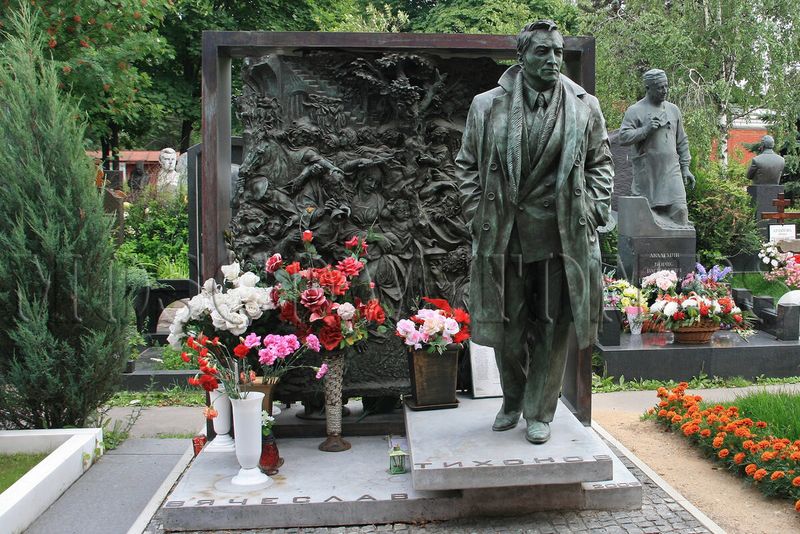 Могила В. В. Тихонова на Новодевичьем кладбище.