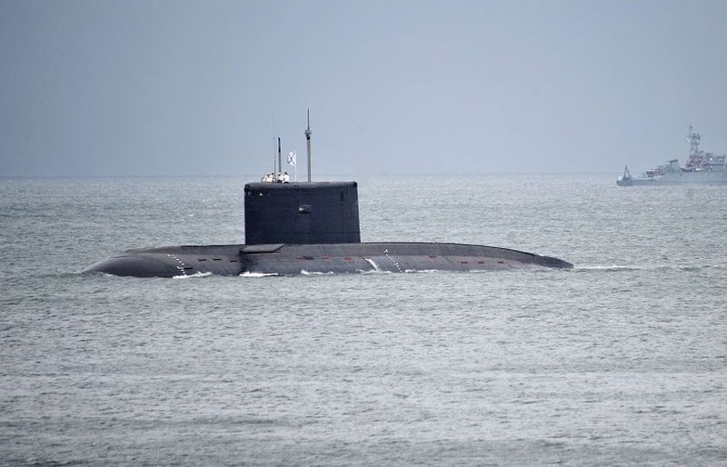 Дизельная подводная лодка «Ростов на Дону» в Средиземном море.