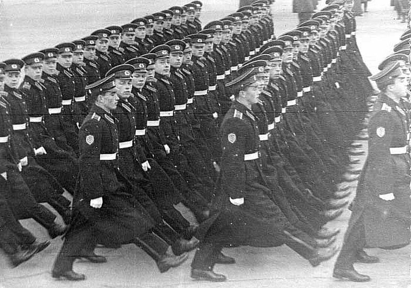 Воспитанники Калининского СВУ на параде.