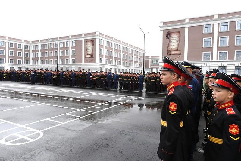 Первая линейка на плацу нового корпуса ТвСВУ.