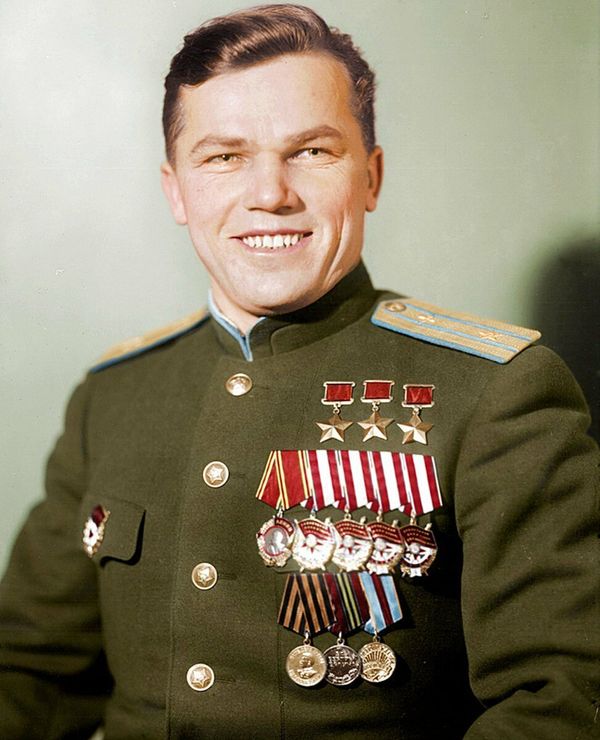 Кожедуб Иван Никитович — трижды Герой Советского Союза.
