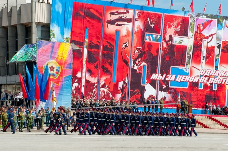 Прохождение парадного расчёта корпуса в Луганске на торжественном марше войск в честь Дня победы 9 мая.