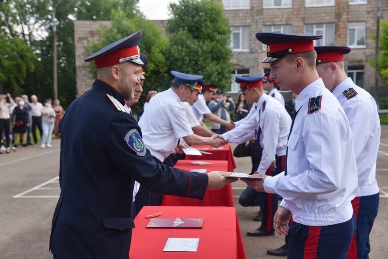 Отличившиеся кадеты получили и грамоты, и благодарности от руководства корпуса.