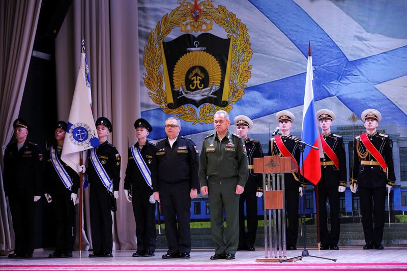 Вручение знамени Мурманскому Нахимовскому военно-морскому училищу.