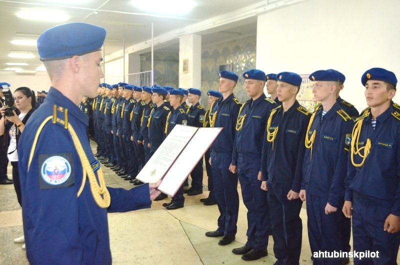 Ахтубинские кадеты дают торжественное обещание.
