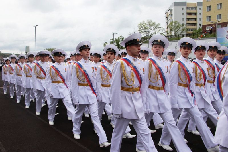 Прощальный марш выпускников Владивостокского Нахимовского военно-морского училища.