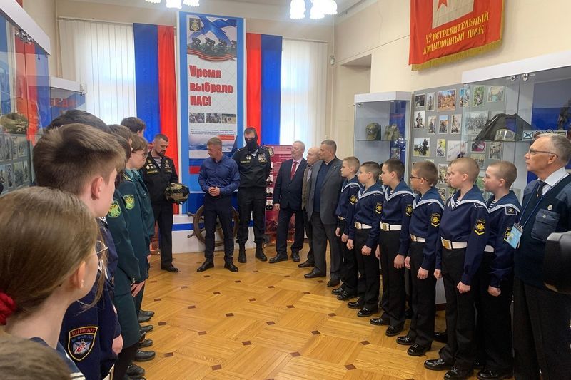 Выступление участников СВО перед нахимовцами Владивостокского Нахимовского военно-морского училища.