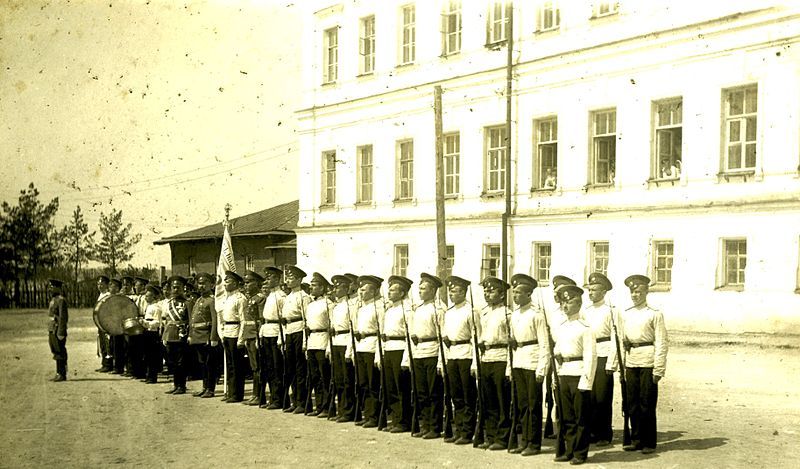 Построение выпускного класса. 1913 год.