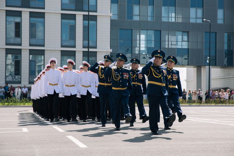 Прощальный марш выпускников.