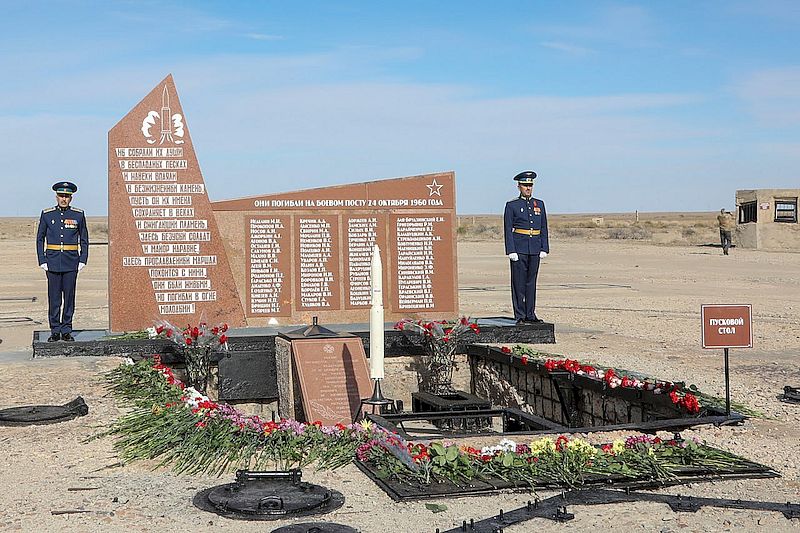 День памяти погибших ракетчиков. Обелиск на 41-й площадке.