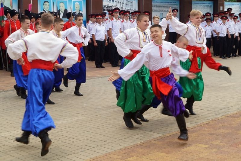 Выступление ансамбля казачьей песни и пляски.