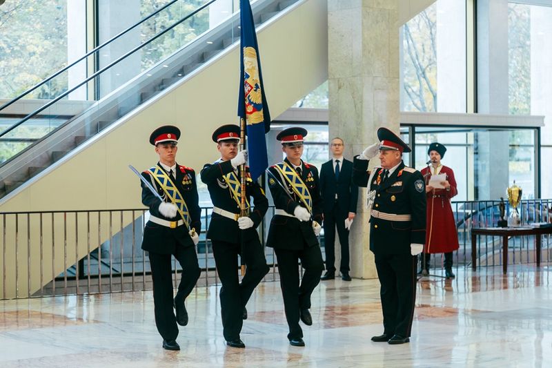 Торжественная церемония передачи знамени Президента РФ в Кремлёвском Дворце.