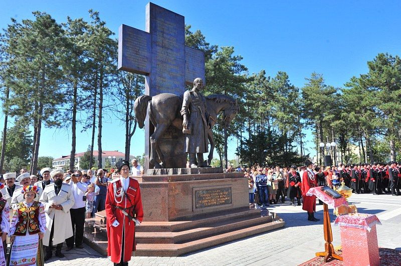 Памятник кубанским казакам в станице Бриньковской.