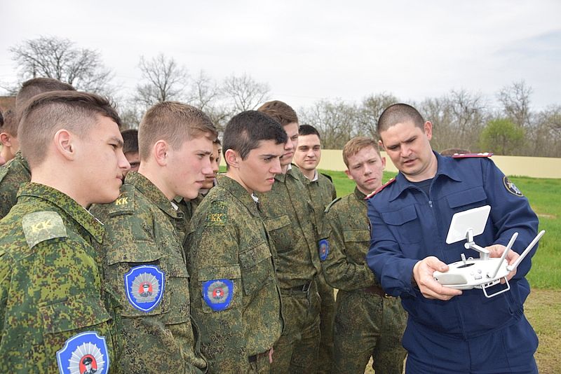 Занятия по управлению беспилотными аппаратами.