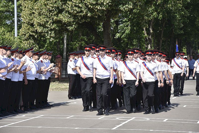 Выпускники „Трошевцы“.