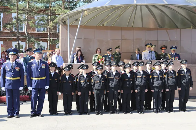 День знаний. Тожественная линейка в Уссурийском суворовском военном училище.