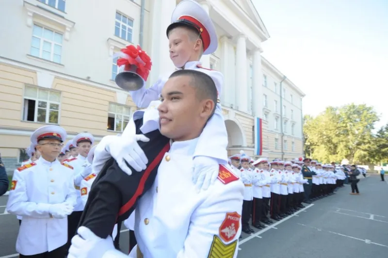 Первый звонок.