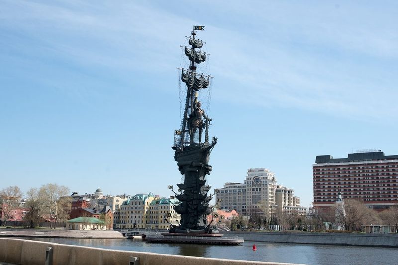 Скульптура великому русскому императору Петру Первому в Москве.