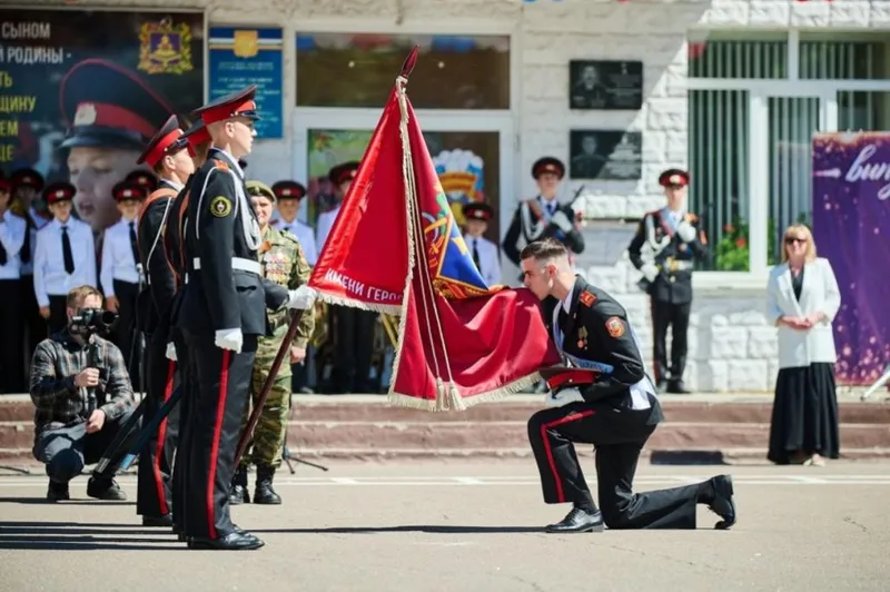 Прощание со знаменем корпуса.