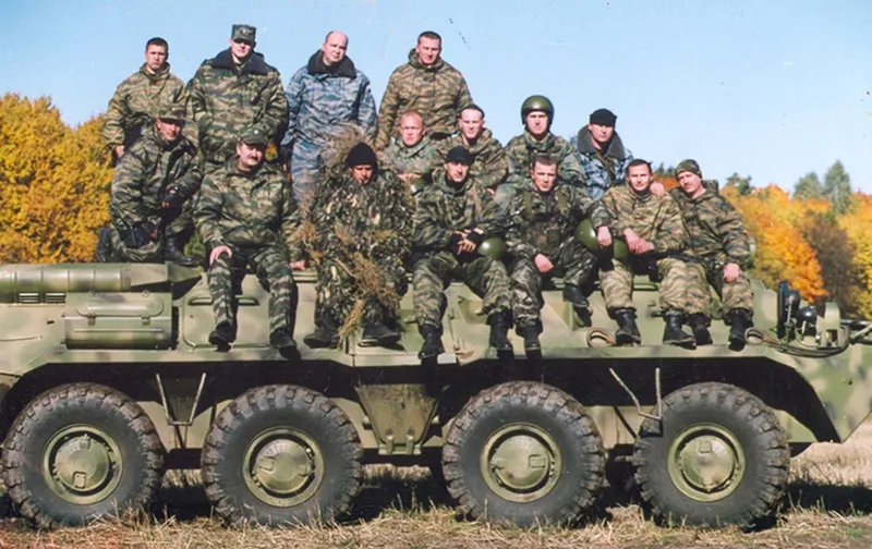 В. И. Шкурный первый слева в нижнем ряду.