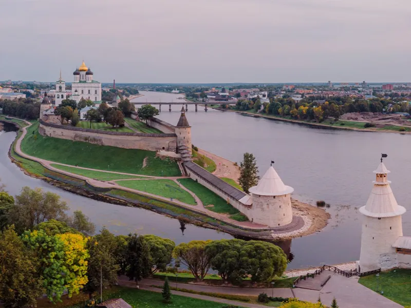 Псков. Слияние рек Пскова и Великая.