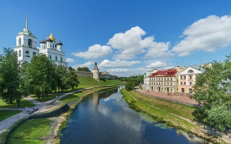 Кремль и река Пскова.