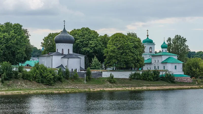 Ансамбль Спасо-Мирожского монастыря.