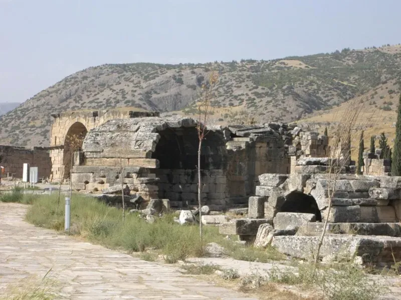 Иераполис — античный город вблизи Памуккале.