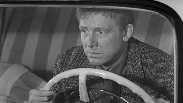 Иннокентий Смоктуновский в роли Деточкина.