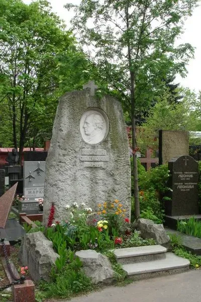 Могила Иннокентия Смоктуновского