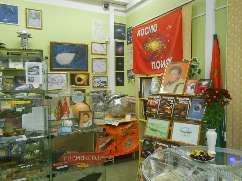 Выставка картин и личных вещей Вадима Черноброва в музее Космопоиска 18–19 ноября 2017. Полгода со дня смерти.